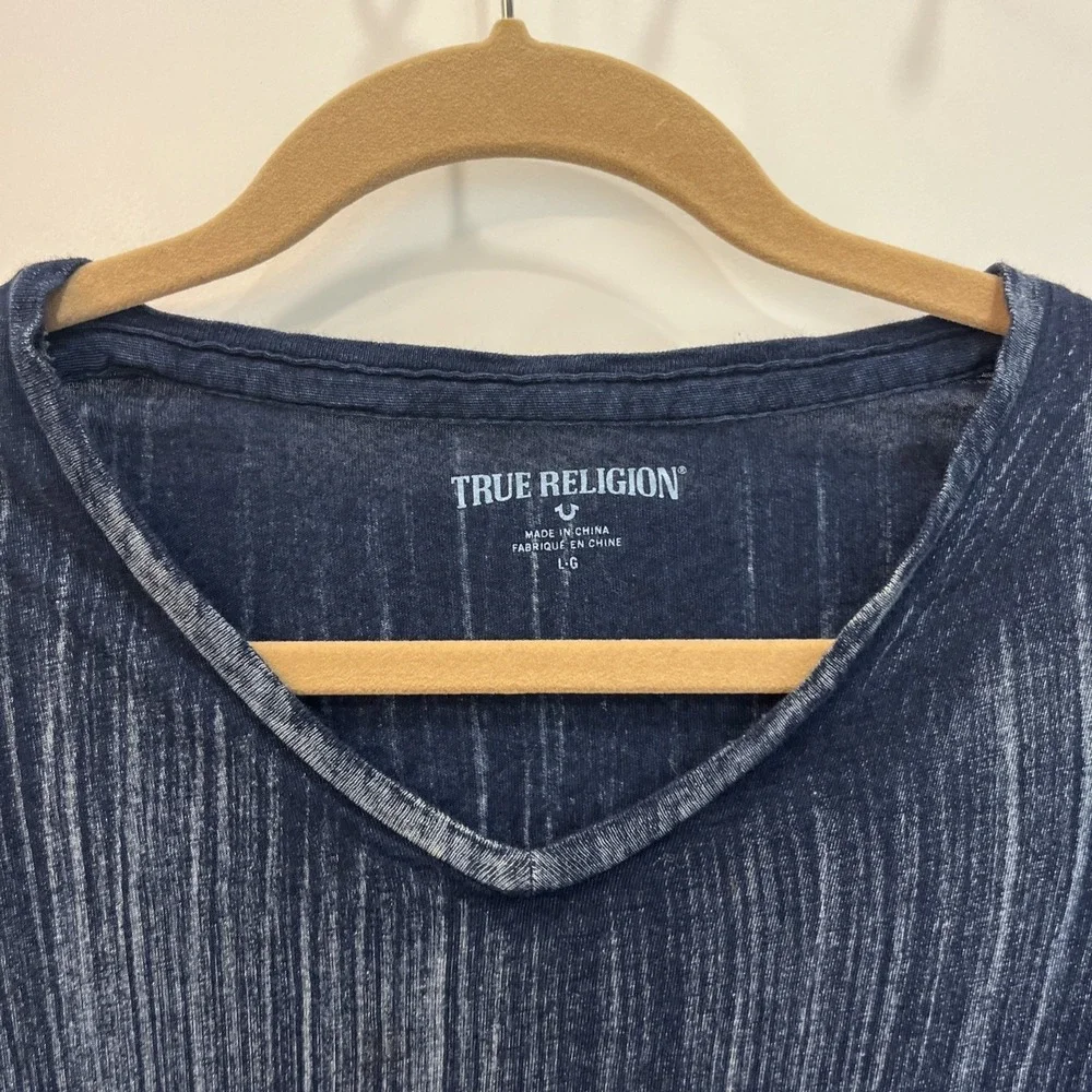 True Religion V Neck TEE T SHIRT Blue‎ White Faded Stripe Sz Large Denim Look